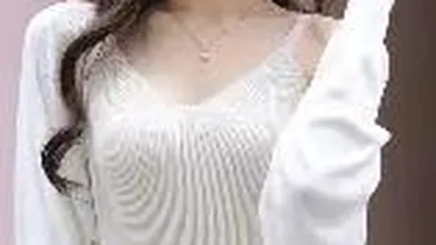 郑恺携家人共赴盛宴，苗苗注视眼神满含柔情